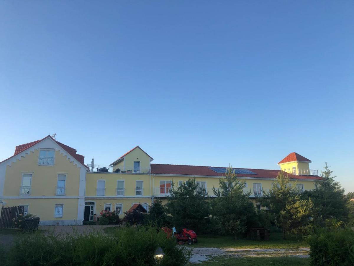 Holiday Centrum Hotel Zatec  Exterior photo