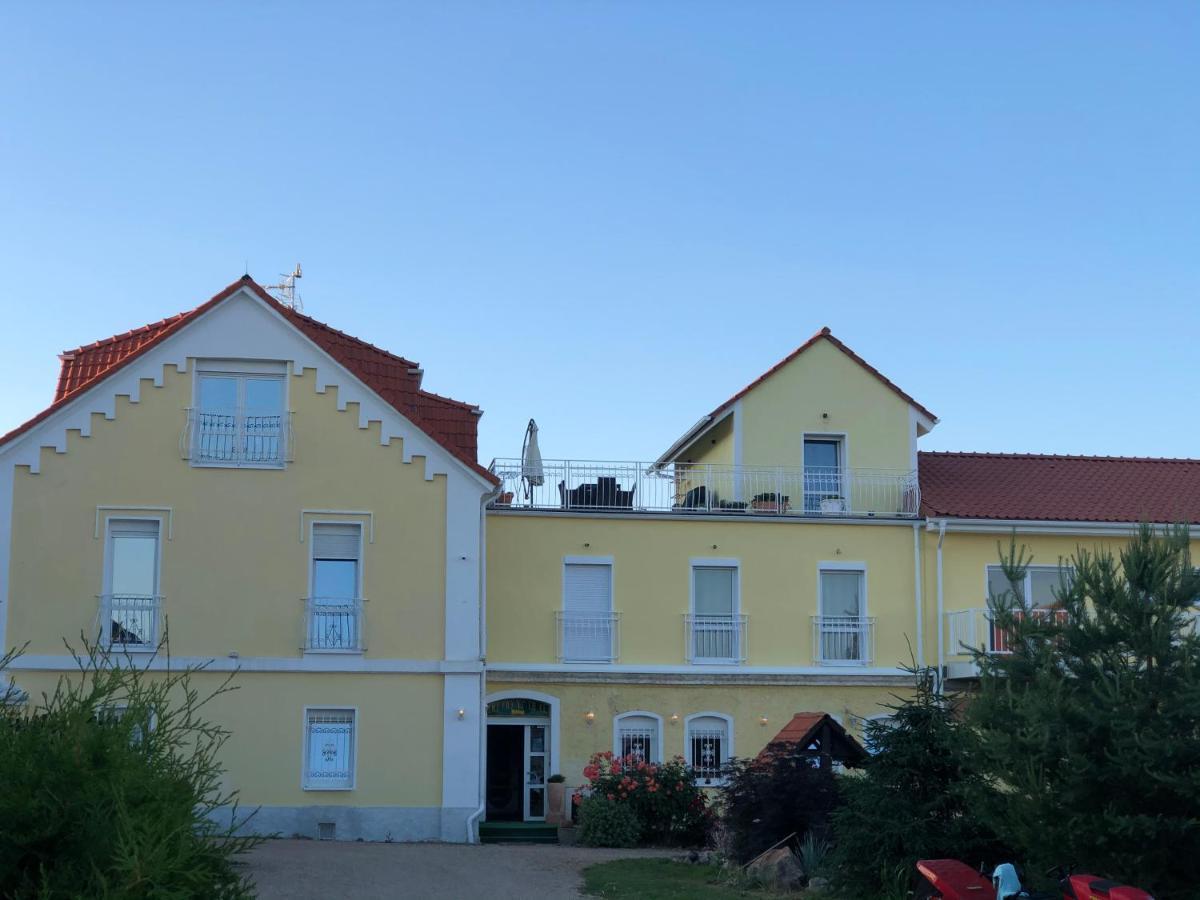 Holiday Centrum Hotel Zatec  Exterior photo