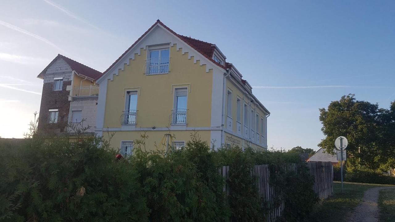 Holiday Centrum Hotel Zatec  Exterior photo